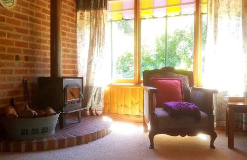 Richmond House | Relaxing Red Brier Cottage with Spa Amenities & 9.2 Rating