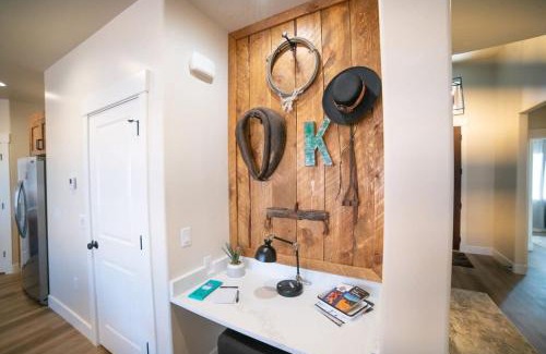 Kanab House | Pet-Friendly Retreat: Red Canyon Bunkhouse in Kanab