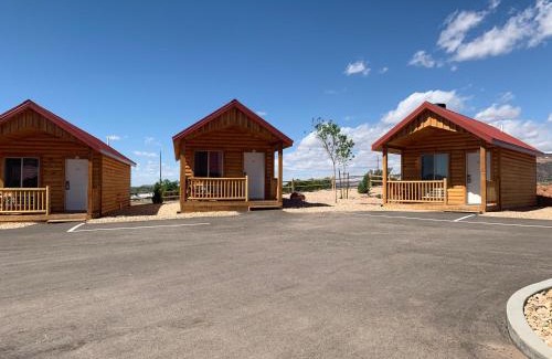 Kanab Cabin | Pet-Friendly Red Canyon Cabins: Family Fun Awaits!