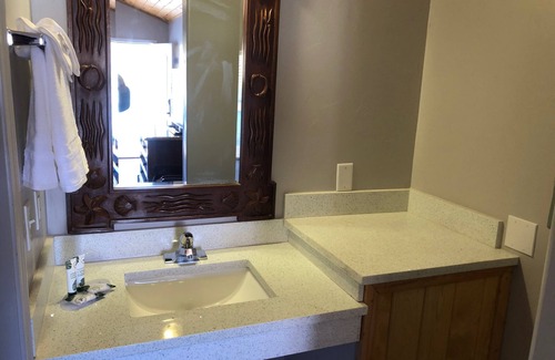 Kanab Hotel | Cozy Red Canyon Cabins: Family-Friendly with Breakfast Included