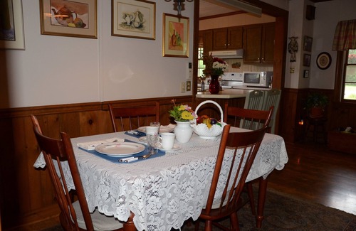 Carlisle Bed & Breakfast | Guest Rated 9.6: Red Cardinal Bed and Breakfast Getaway