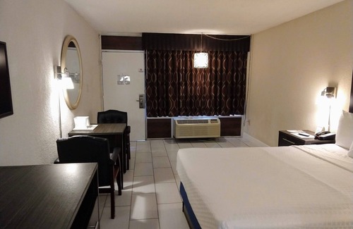 Fort Lauderdale Hotel | Convenient Red Carpet Inn near Fort Lauderdale Cruise Port