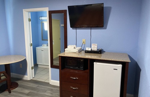 Wrightstown Hotel | Welcoming Red Carpet Inn and Suites with Great Amenities