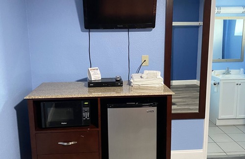 Wrightstown Hotel | Welcoming Red Carpet Inn and Suites with Great Amenities