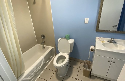 Wrightstown Hotel | Welcoming Red Carpet Inn and Suites with Great Amenities