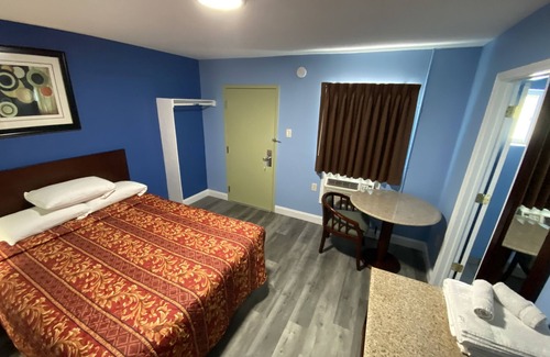 Wrightstown Hotel | Welcoming Red Carpet Inn and Suites with Great Amenities