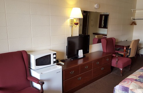 Grissom - Highland Hotel | Exceptional Stay at Red Carpet Inn Blacksburg with Breakfast