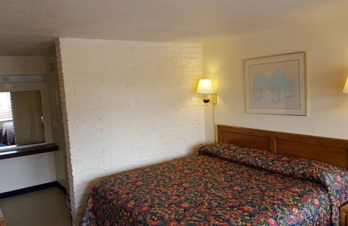 Grissom - Highland Hotel | Exceptional Stay at Red Carpet Inn Blacksburg with Breakfast