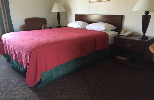 Chambersburg Hotel | Budget-Friendly Red Carpet Inn Chambersburg with Breakfast