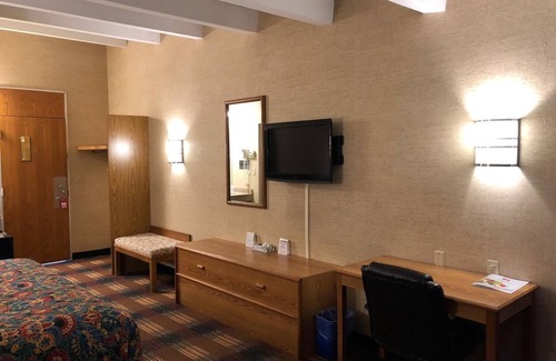 North Syracuse Hotel | Cozy Retreat at Red Carpet Inn North Syracuse with Breakfast