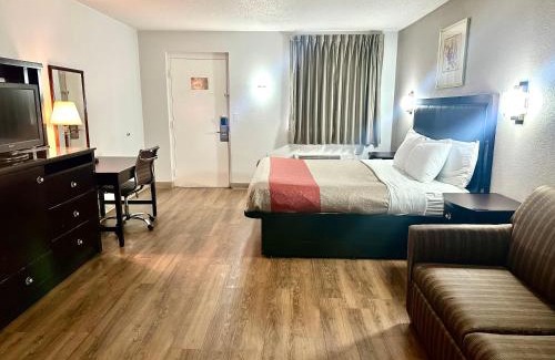 Norwalk Hotel | Comfortable Stays at Red Carpet Inn Norwalk with Breakfast
