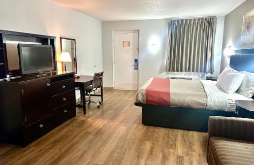Norwalk Hotel | Comfortable Stays at Red Carpet Inn Norwalk with Breakfast