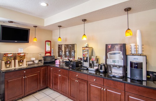 Norwalk Hotel | Discover Comfort at Red Carpet Inn Norwalk with Spa & Dining