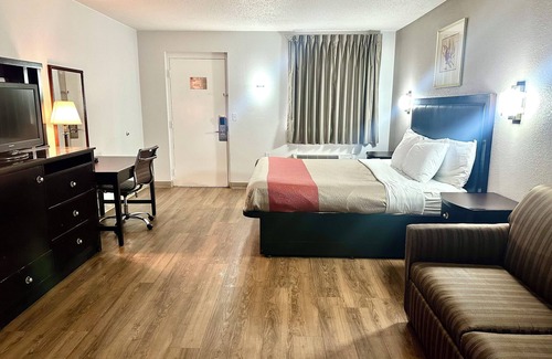 Norwalk Hotel | Discover Comfort at Red Carpet Inn Norwalk with Spa & Dining