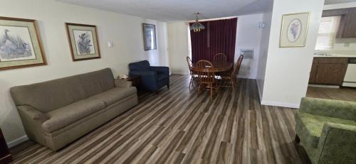 Pulaski Hotel | Family-Friendly Retreat at Red Carpet Inn Pulaski