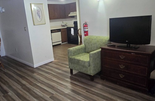 Pulaski Hotel | Budget-Friendly Stay at Red Carpet Inn Pulaski with Breakfast