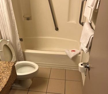 Dumfries Hotel | Pet-Friendly Hotels in Dumfries, VA for Family Getaways