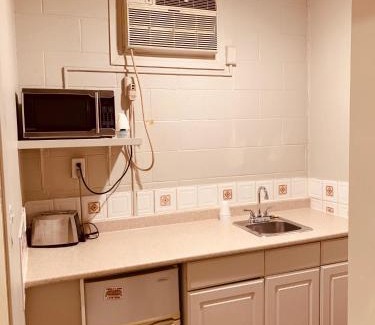 Montgomery Hotel | Family-Friendly Stays at Red Carpet Inn & Suites