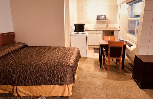 Montgomery Hotel | Budget-Friendly Red Carpet Inn & Suites in Calgary