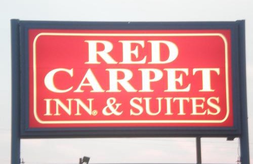Hammonton Hotel | Budget-Friendly Red Carpet Inn & Suites with Hot Tub Access