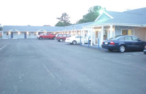 Hammonton Hotel | Budget-Friendly Red Carpet Inn & Suites with Hot Tub Access