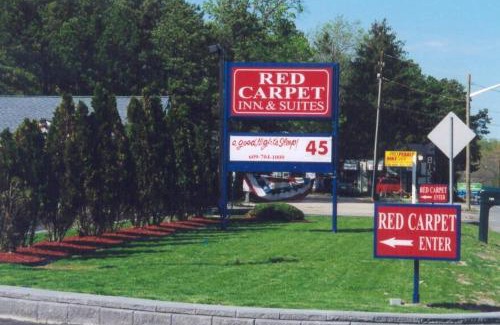 Hammonton Hotel | Budget-Friendly Red Carpet Inn & Suites with Hot Tub Access