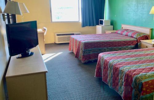 Lima Hotel | Pet-Friendly Red Carpet Inn & Suites in Lima Awaits You