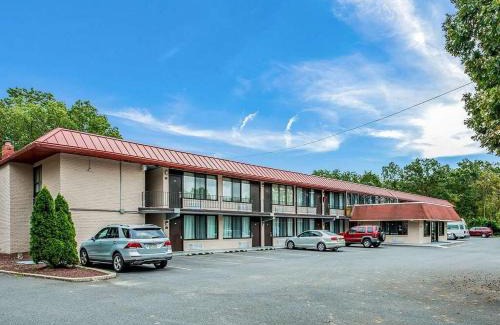 Winslow Hotel | Pet-Friendly Red Carpet Inn & Suites NJ-73 for Families