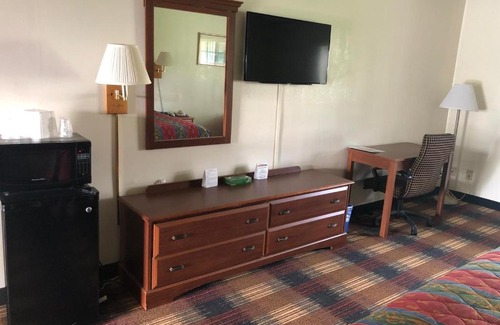 North Syracuse Hotel | Budget-Friendly Stay at Red Carpet Inn Syracuse Airport