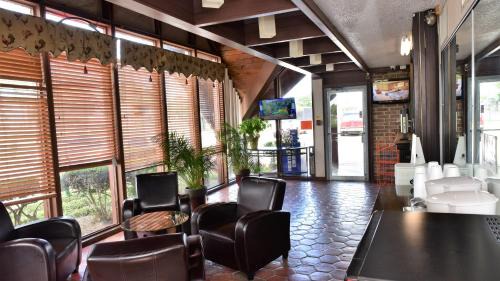 Lawndale/ Wayside Hotel | Welcoming Red Carpet Inn: Family-Friendly with Hot Tub Access