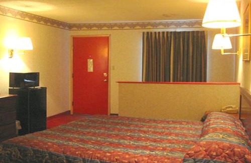 Williamstown Hotel | Budget-Friendly Stay at Red Carpet Inn Williamstown