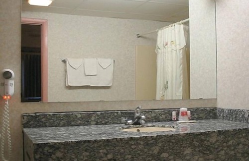 Williamstown Hotel | Budget-Friendly Stay at Red Carpet Inn Williamstown