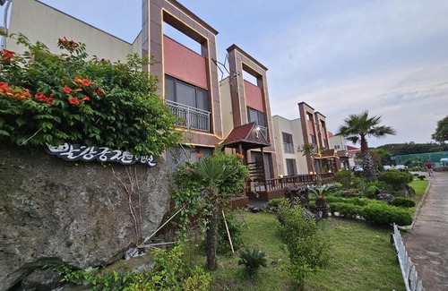 Aewol House | Budget-Friendly Stay at Red Castle Pension - Family Welcoming