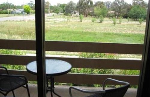 Watson Hotel | Cozy Red Cedars Motel with Breakfast & Family-Friendly Vibe
