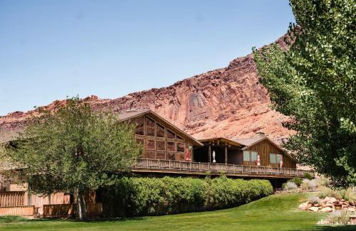 Moab Cabin | Discover Red Cliffs Lodge: Poolside Retreat with Hot Tub