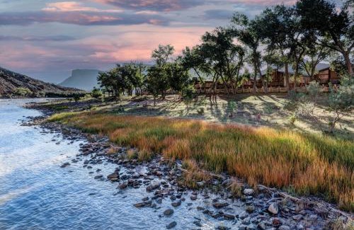 Moab Cabin | Discover Red Cliffs Lodge: Poolside Retreat with Hot Tub