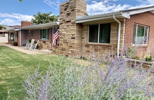 Kanab House | Red Cliffs Rental