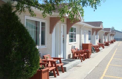 Fort Macleod Hotel | Discover Family-Friendly Comfort at Red Coat Inn Motel