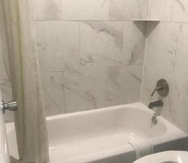 Pleasant Grove Hotel | Budget-Friendly Stay at RED CROWN INN - Book Your Escape