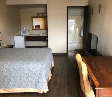 Red Deer Hotel | Comfortable Stay at Red Deer Inn & Suites with Breakfast