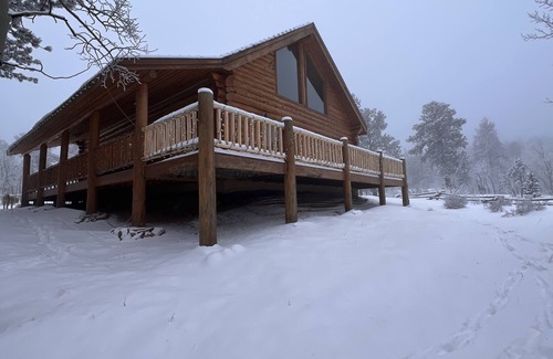 Red Feather Lakes Cabin | Cozy Log Cabin Stay at Red Feather Lakes - 10/10 Rated