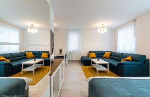 Brasov Apartment | Child-Friendly Red Fountain Studio with 9.9/10 Guest Rating