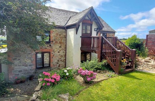 Goonhavern House | Pet-Friendly Getaway at Red Fox Barn - Rated 10/10