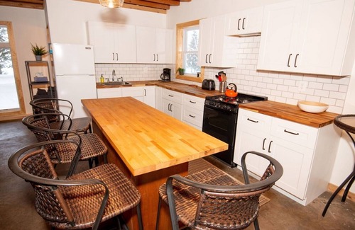 Grand Marais Cabin | Explore RED FOX CABIN on Devil Track Lake - Guest Rated 9.8!