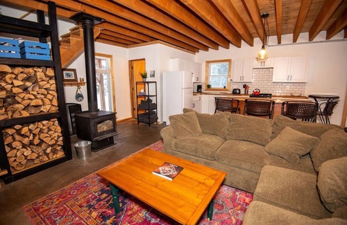 Grand Marais Cabin | Explore RED FOX CABIN on Devil Track Lake - Guest Rated 9.8!