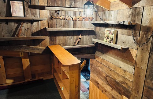 Jay Ski Chalet | Red Fox Chalet with access to lake, mountain trails and river