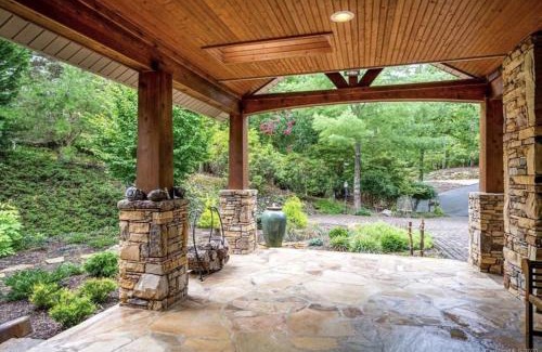 Brevard House | Experience Red Fox Haven: 4-Star Family-Friendly Escape