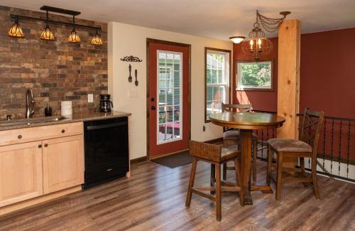Cazenovia House | Inviting Red Fox Run B&B with Relaxing Hot Tub Experience