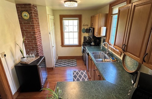 Windham House | Elegant Red Fox Townhouse with Hot Tub & Scenic Trails