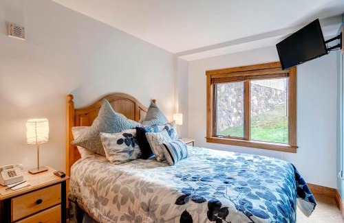 River Run Apartment | Discover Red Hawk Lodge 2207 with Pool and Hot Tub